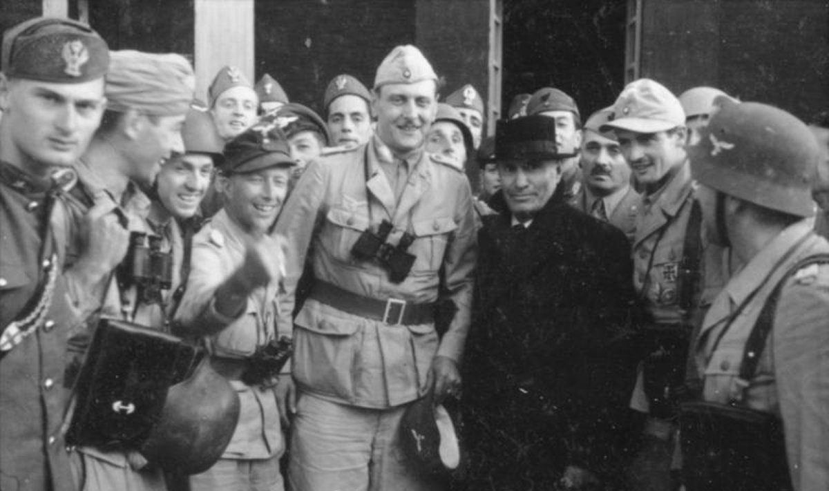 Otto Skorzeny su B.Mussolini iškarto po išlaisvinimo 
