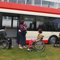Viešojo transporto vairuotojai pasijuto neįgaliųjų kailyje
