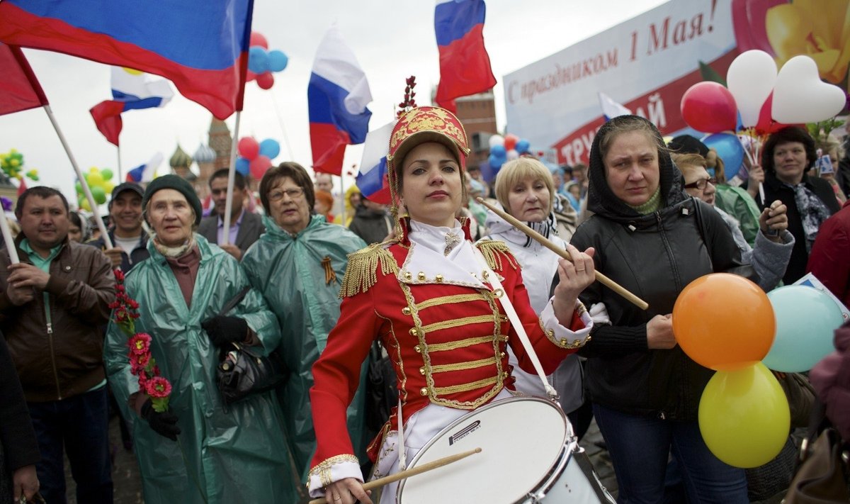 Rusai švenčia Gegužės 1-ąją