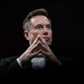 Į Elono Musko platformą „X“ grįš politinė reklama