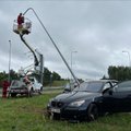 В Вильнюсе около магазина IKEA в столб врезался BMW, водителя проверяют на наркотическое опьянение