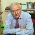 J. Assange‘o paprašyta pabūti modeliu