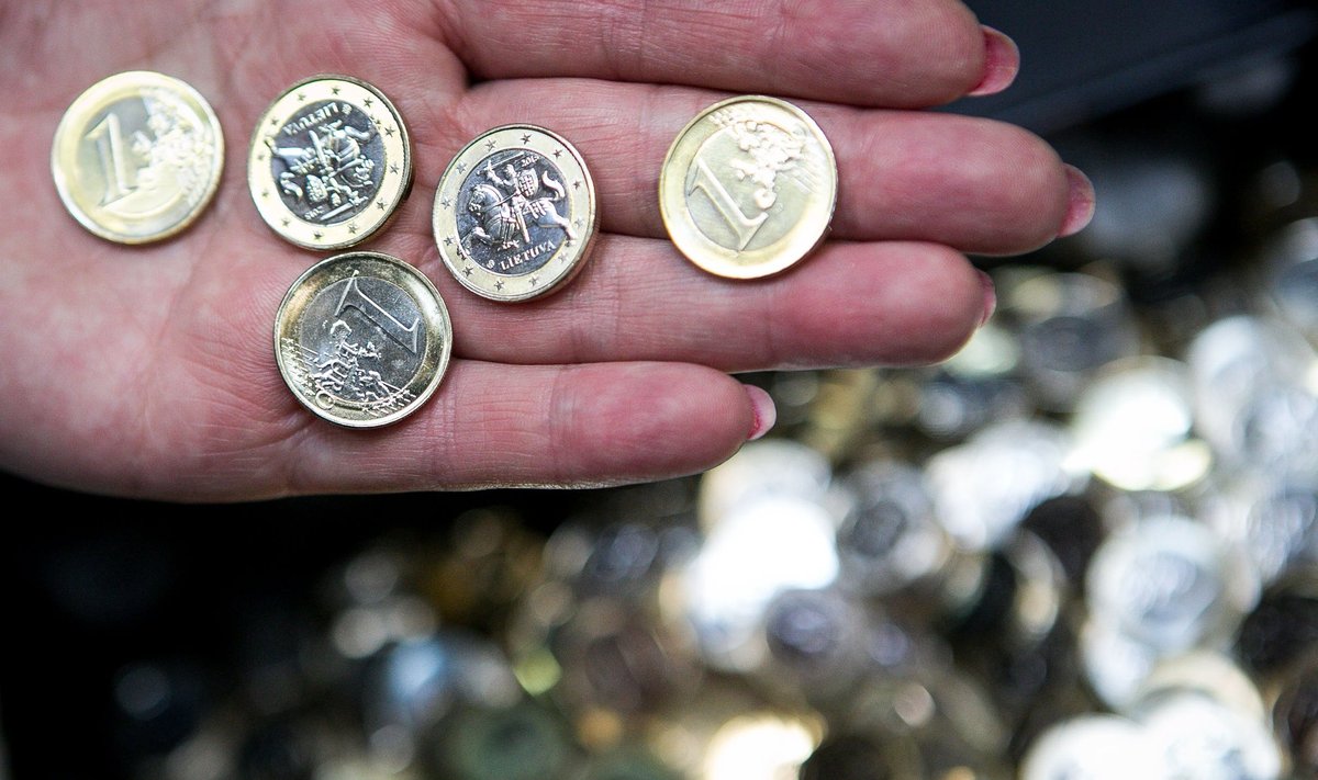 Pirmųjų euro monetų kaldinimas