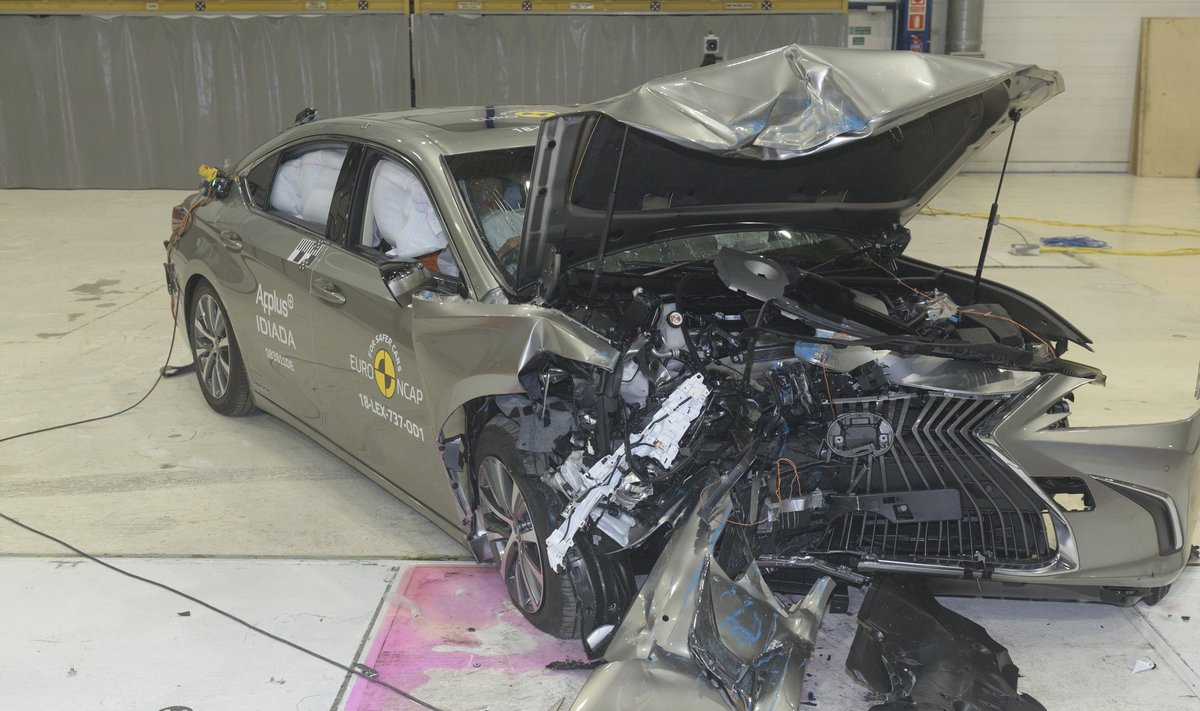 "Lexus ES" išbandytas "Euro NCAP"