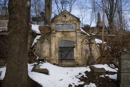 Kriptos senosiose kapinėse Šiauliuose