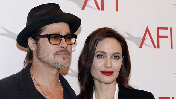 Penkerius metus trunkančiose Angelinos Jolie ir Brado Pitto skyrybose – naujas posūkis: aktorė tvirtina iš sutuoktinio patyrusi smurtą