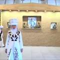 Kirgizijoje nuotakų grobikų rankų išvengusios moterys žengė mados podiumu