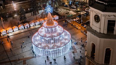 Šių metų Vilniaus Kalėdų eglė ir miesto puošmenos: lyginant su pernai – stebėtinai pigi