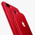 Naujovė iš „Apple“ - raudonas „iPhone“