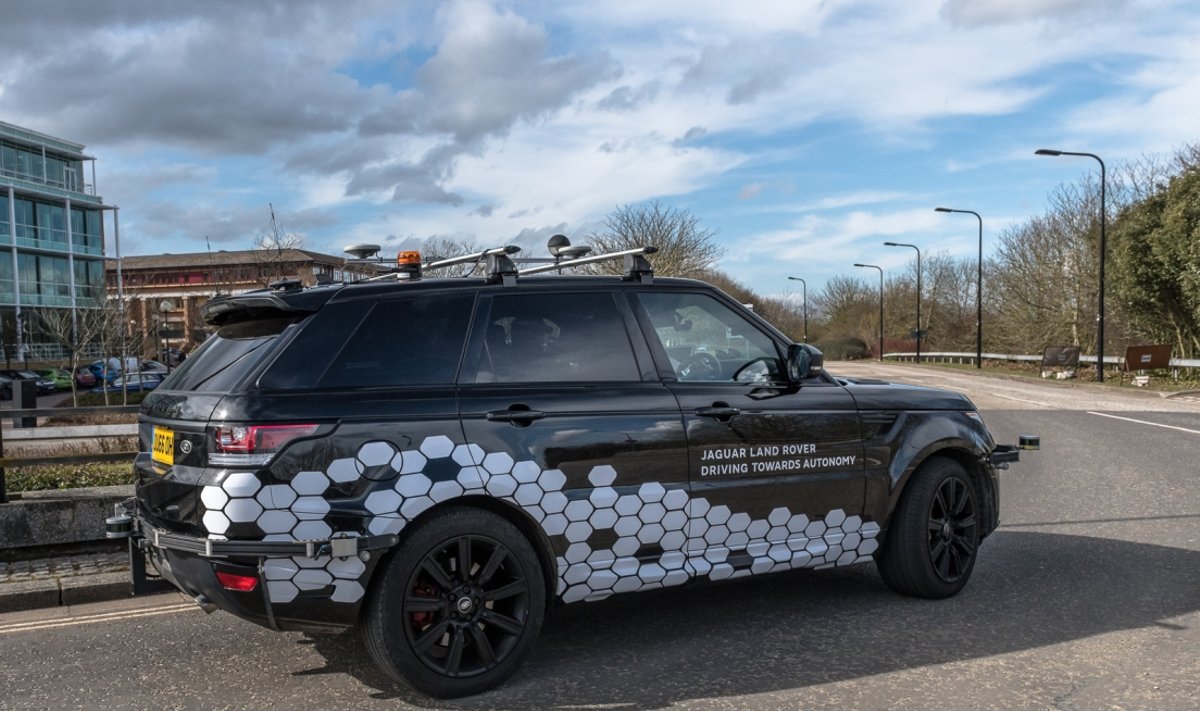 "Jaguar Land Rover" bando ateities technologijas