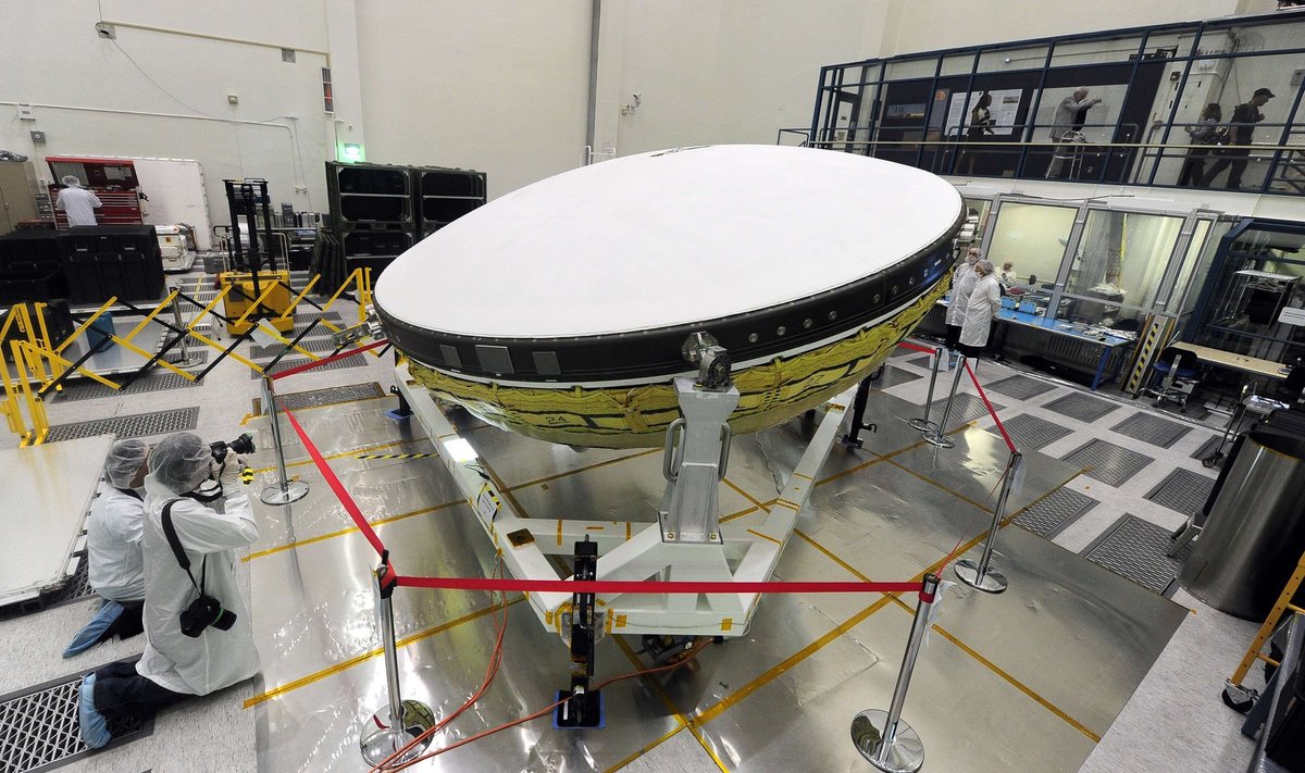 NASA pripučiamas kosminis laivas Reaktyvinių variklių laboratorijoje