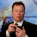 Elonas Muskas sako atkursiantis sustabdytas žurnalistų „Twitter“ paskyras