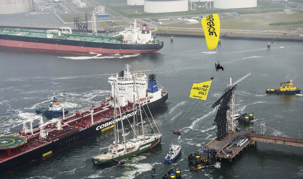 Greenpeace aktyvistai blokavo Rusijos tanklaivį