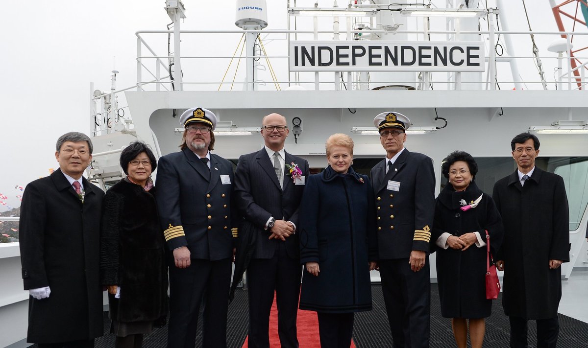 Dalia Grybauskaitė suskystintų gamtinių dujų terminalo laivo inauguracijos ceremonijoje