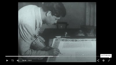 P Cvirka pasirašo Liaudies Seimo deklaraciją apie Lietuvos įstojimo į Sovietų Socialistinių Respublikų sąstatą. Kadras iš dokumentinio filmo „Petras Cvirka“. 