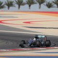 Rekordą pagerinęs L. Hamiltonas Bahreine startuos pirmas
