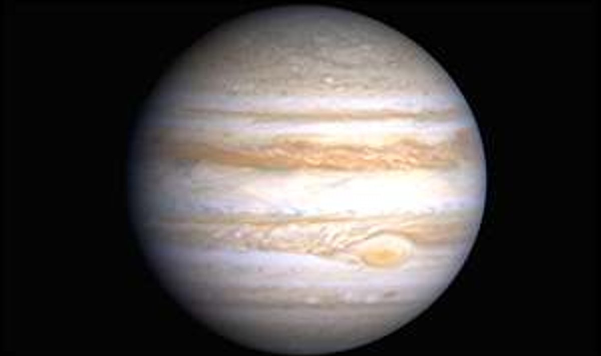 Iš Cassini palydovo nufotografuotas Jupiteris ir jo įžymioji raudonoji dėmė