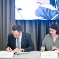 Skaistė ir Šveicarijos ambasadorius pasirašė sutartį dėl 53 mln. eurų finansinio įnašo Lietuvai