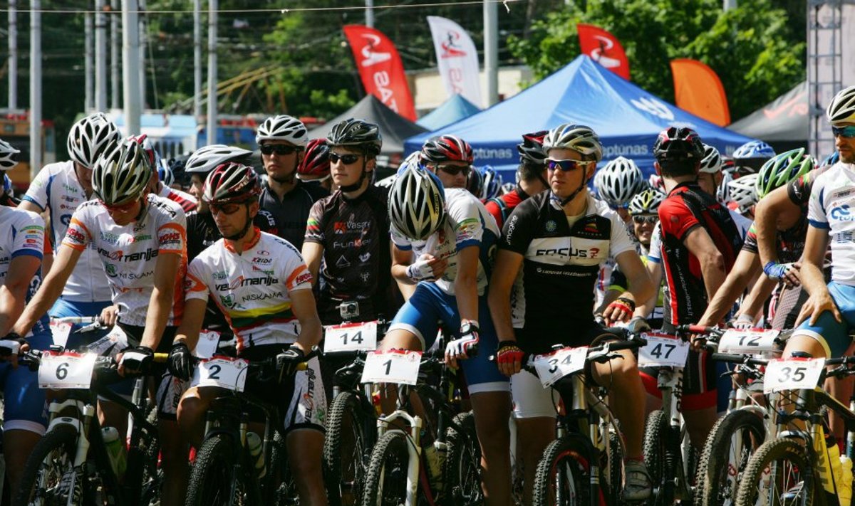 MTB dviračių taurės varžybų dalyviai