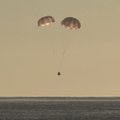 „SpaceX“ kosminė krovinių kapsulė grįžo į Žemę