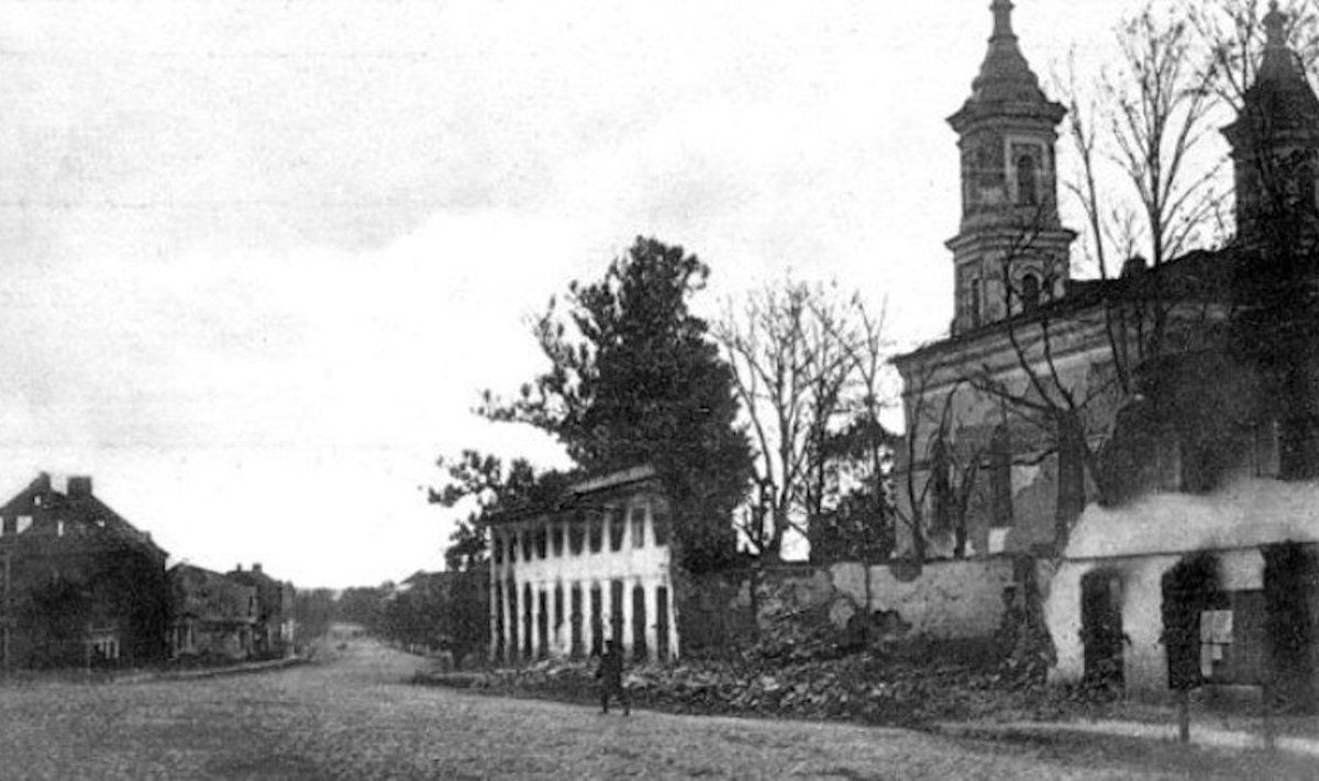 1915 m. sugriauta ir sudeginta Kalvarija