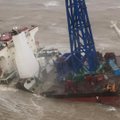 Pietų Kinijos jūroje siaučiant taifūnui perlūžo laivas, dingo dešimtys žmonių