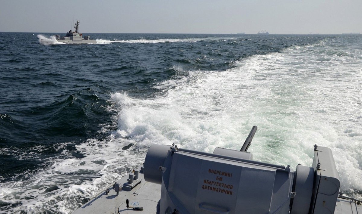 Rusija teigia buvusi priversta panaudoti ginklus prieš Ukrainos laivus 