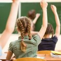 Муниципалитеты Литвы признали: найти желающих вернуться в школы сложно из-за тестирования