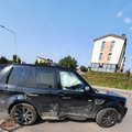 Vilniuje per avariją sumaitoti du automobiliai, nuo smūgio į šoną „Land Rover“ net pašoko