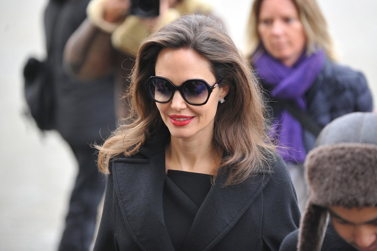 Анджелина Джоли рассказала почему удалила обе груди - Delfi RU