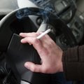 Rūkymas vairuojant: drausti negalima leisti