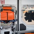 Kupiškio r. keleivių pilnas mikroautobusas susidūrė su traktoriumi: sužalotieji išgabenti į ligoninę