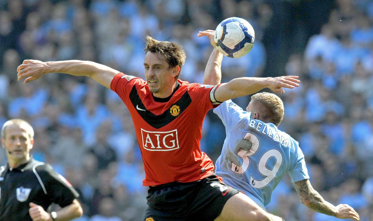 Gary Neville'as ("Manchester United")