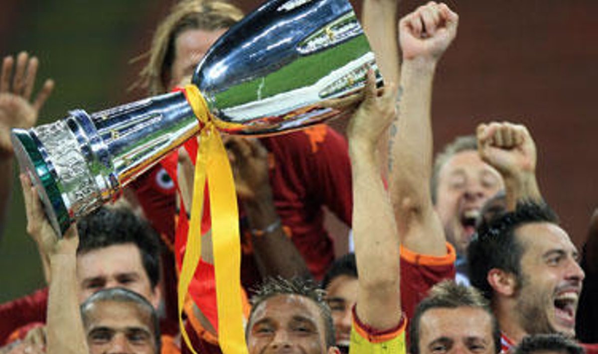 "AS Roma" futbolininkai iškovojo Italijos supertaurę