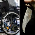 Policija aiškinasi, kas supjaustė neįgaliojo vežimėlį