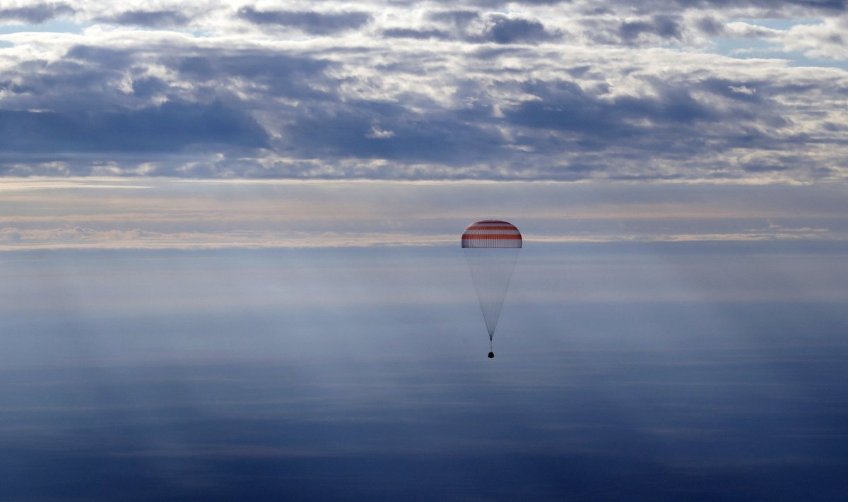 JAV, Rusijos ir Japonijos astronautai grįžo į Žemę iš TKS