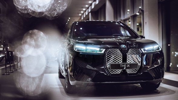 Lietuvoje debiutuoja BMW naujos eros elektromobilis – „BMW iX“
