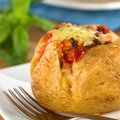 Bulvių „lizdai“ su kelmučiais