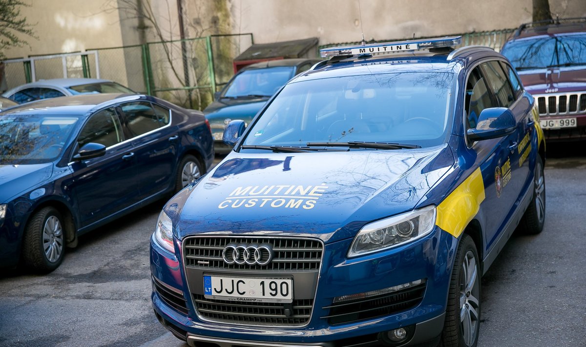 Muitinininkai naudos iš kontrabandininko konfiskuotą "Audi Q7"
