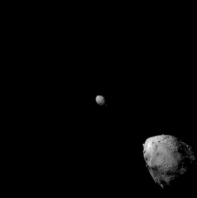 NASA misijos DART erdvėlaivis trenkėsi į asteroida Dimorphos.