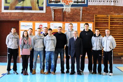 Vladas Garastas su "Tornado" mokyklos treneriais