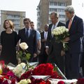 Лавров и Керри возложили цветы к посольству Франции
