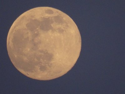 Naktį iš balandžio 7 į 8 d. buvo galima išvysti mėnulį ypač iš arti.