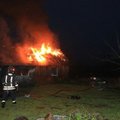 Gesindami liepsnojantį namą apdegė sutuoktiniai - vyras reanimacijoje