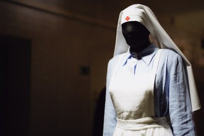 Parodoje „kovotoJOS“ eksponuojama gailestingosios sesers uniforma (Fot. R. Šeškaitis) 