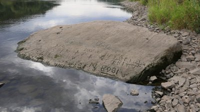 Bado akmenys Europos upėse žymi praeityje buvusius sunkius laikus ir perspėja apie badą ateities kartas. B. Gross nuotr..