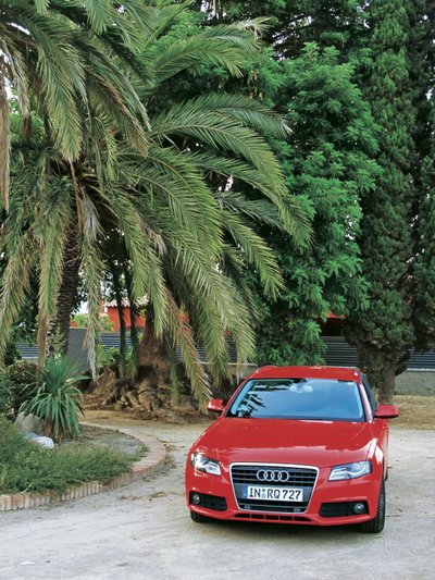 „Audi“ šildosi Katalonijos (Ispanija) saulėje. Net ilgos kelionės A4 universalu nebuvo itin varginančios