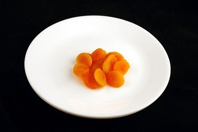 Džiovinti abrikosai: 83g = 200 kilokalorijų