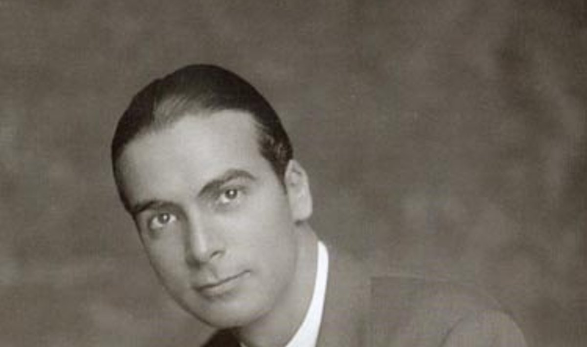 Christobal Balenciaga (1937 m.)