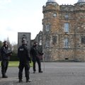 Škotijoje dėl karalienės rezidencijoje rasto „įtartino daikto“ suimtas vyras